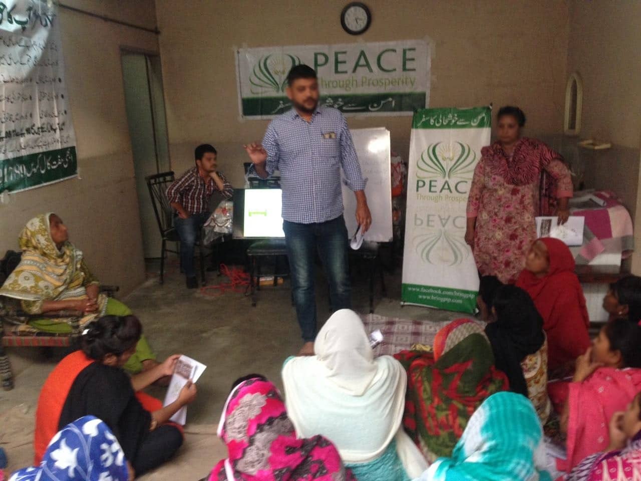 A mini-MBA class for women micro-entrepreneurs in Karachi, 2016. Faces blurred.